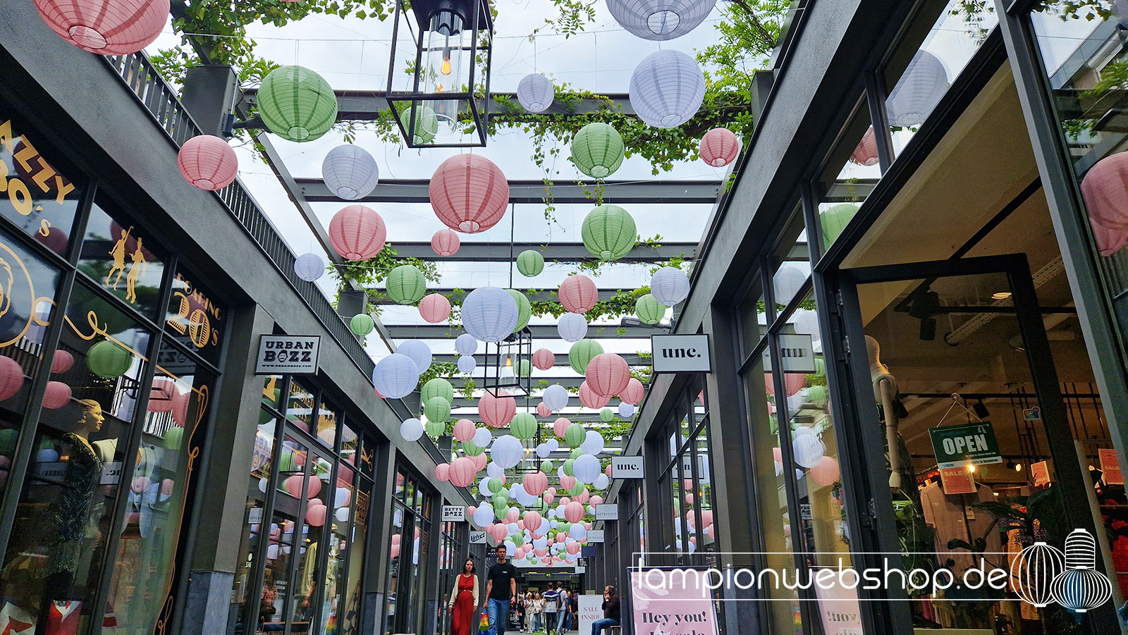 Lampionnen winkelpassage - Houtmarkt - Breda